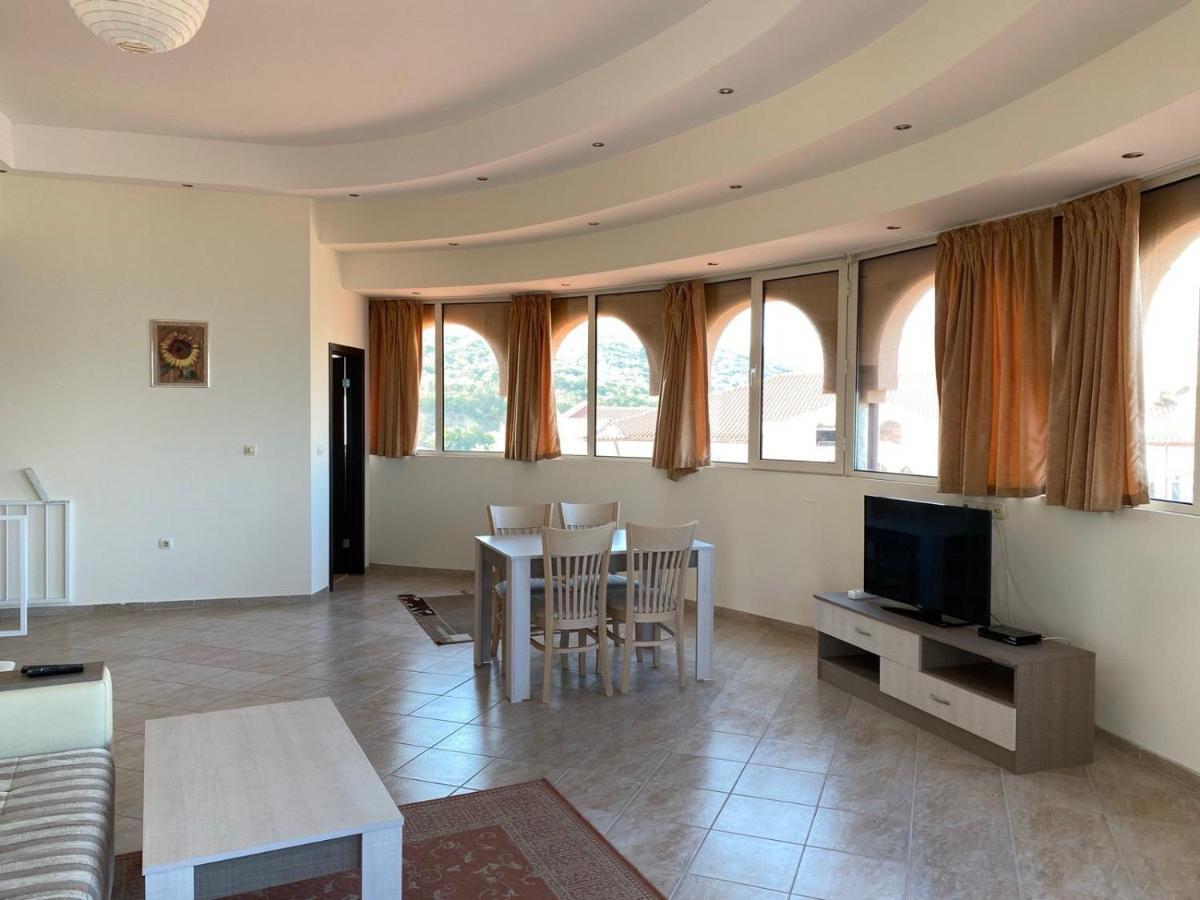 Andalusia Apartments Елените Экстерьер фото