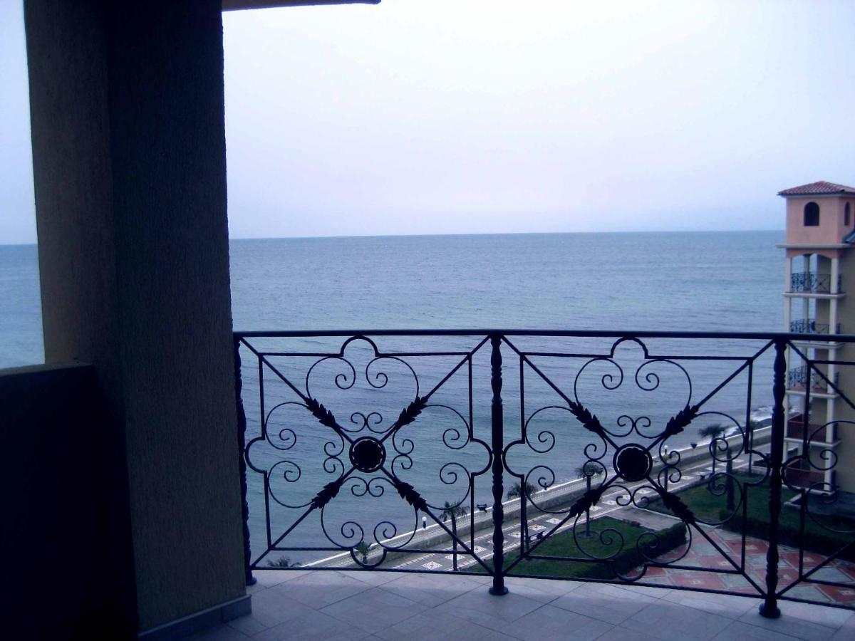 Andalusia Apartments Елените Экстерьер фото